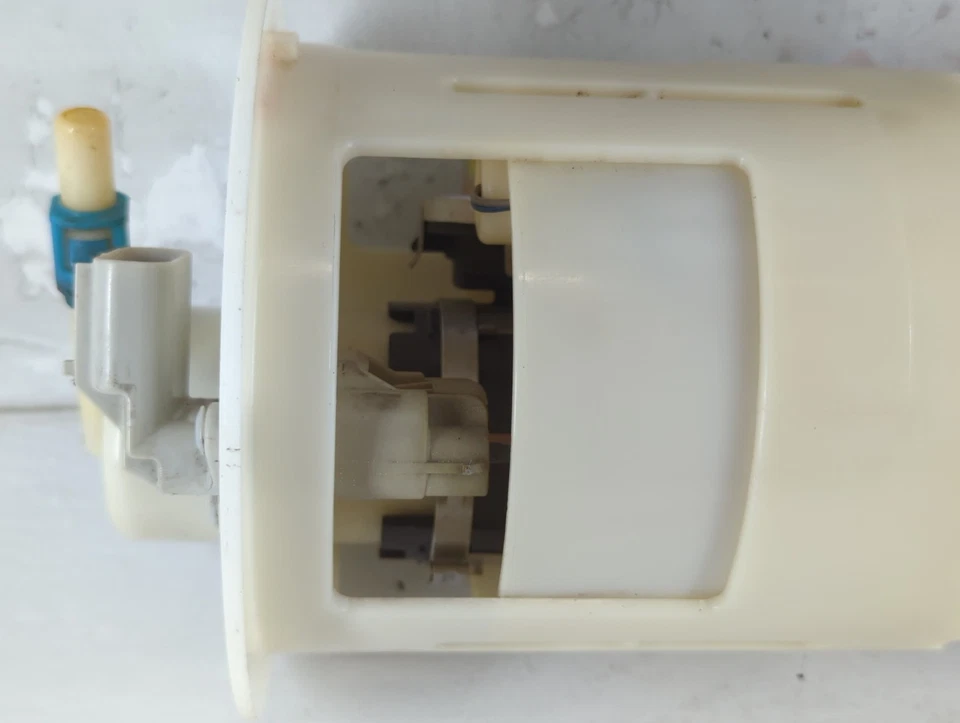 Chrysler Intrepid Electrical Gas Fuel Pump Assembly Y79XU - Image 3 of 4