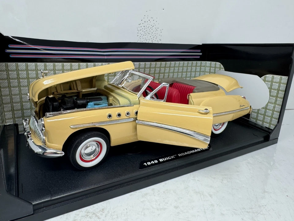 Motormax 1949 Buick Roadmaster Convertible 1:18 Diecast Yellow - Image 4 of 4
