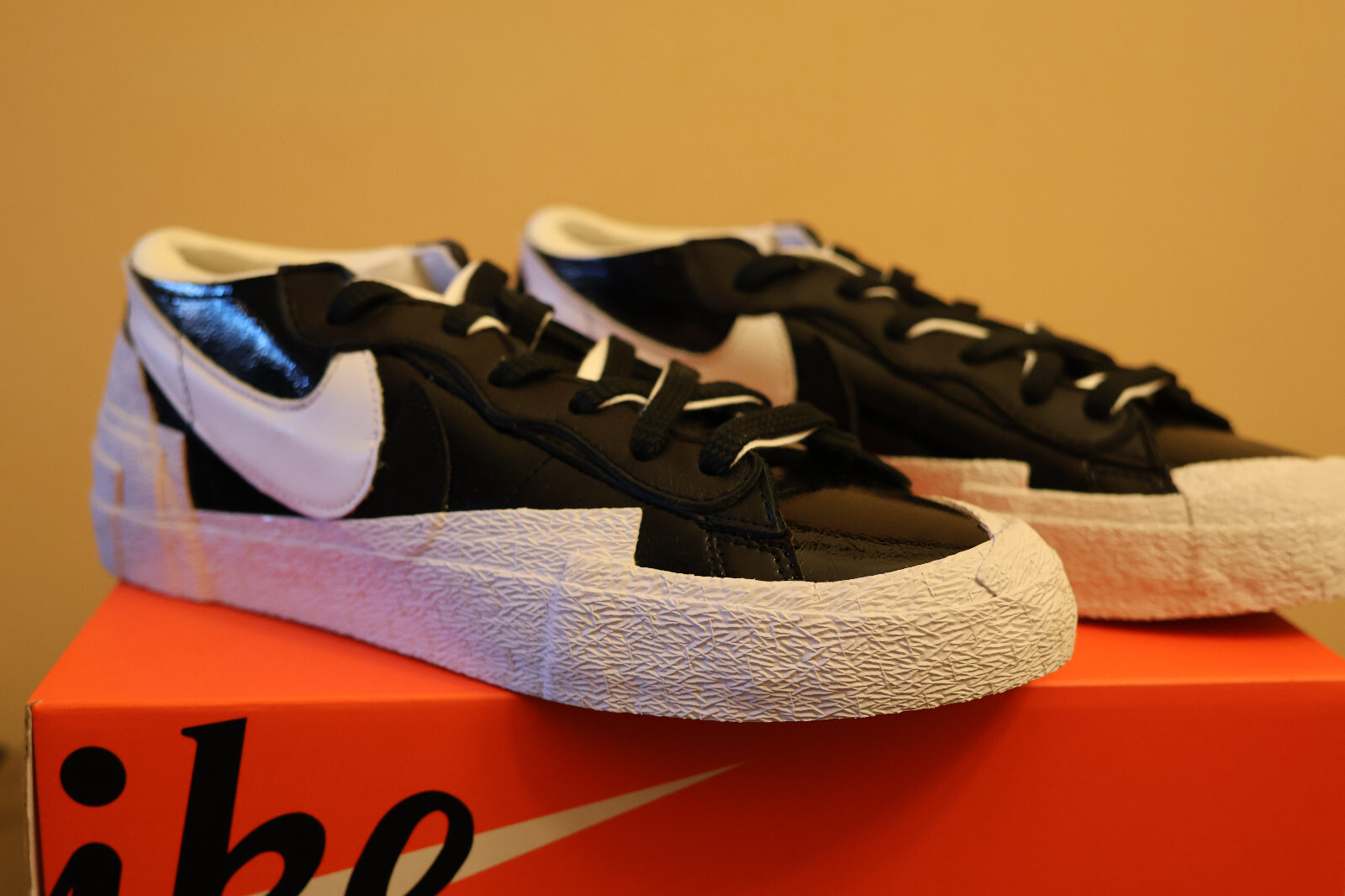 SACAI X NIKE Taglia 10 Blazer Nike sacai x basso nero brevettato