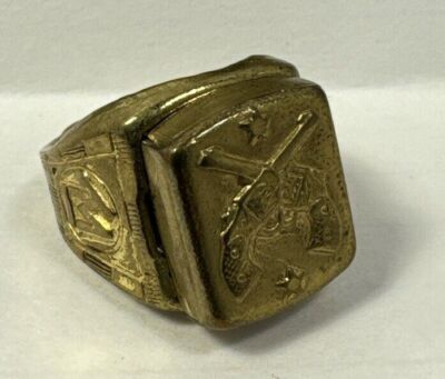 Vintage 1946 Tom Mix Decoder Ring & 5 Buttons Cereal Premium Prize