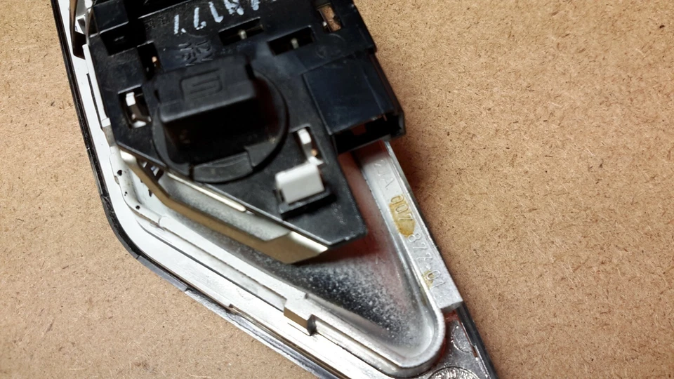 Luz de lectura de puerta interior trasera izquierda BMW 325CI E46 2001-2006 8375585 OEM Foto 4 de 4