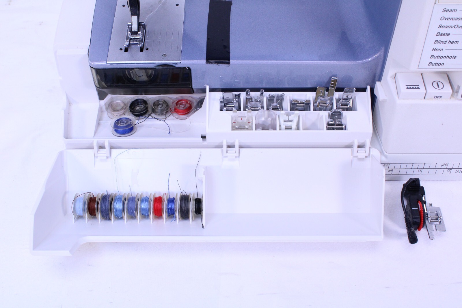 HUSQVARNA VIKING 1100 SEWING MACHINE TESTED MAY NEED SERVICE ASIS