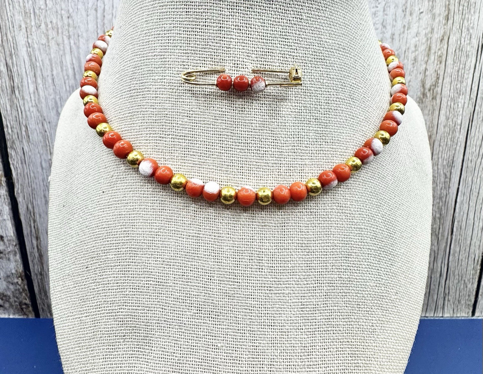 Arezzo Italy 18k Yellow Gold Mediterranean Momo Coral Necklace And Pin Set