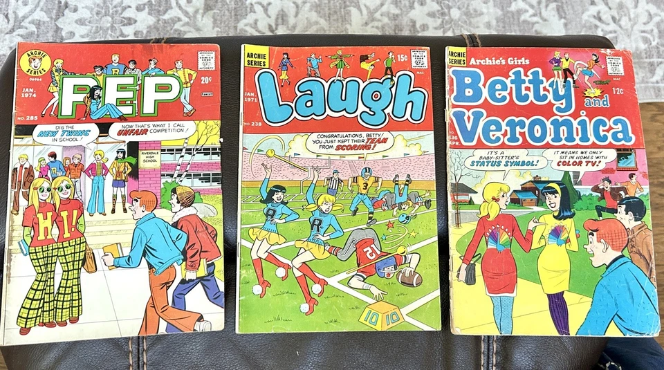 12 ARCHIE’ COMICS CHRISTMAS LOVE-PEP-LAUGH-JUGHEAD-BETTY VERONICA-REGGIE AND ME - Image 3 of 4