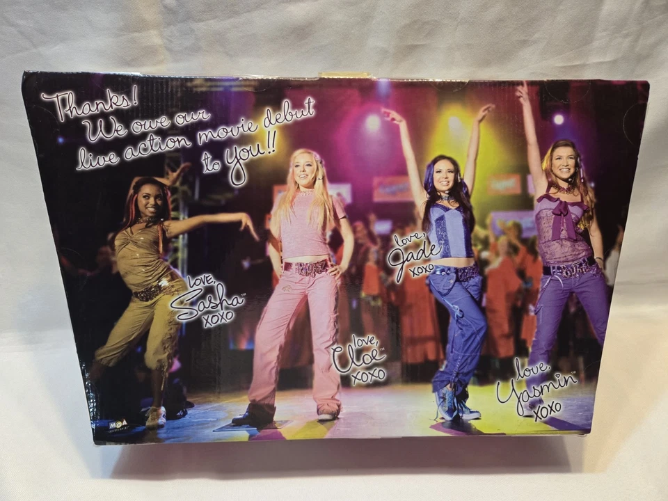 New MGA Bratz The Movie Signature Collection Cloe & Yasmin Figures + Poster - Image 2 of 4