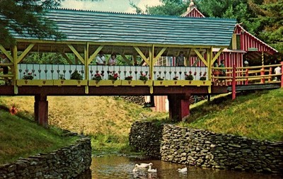 Santa's Sweetheart Bridge Over Snowflake Lake Vermont Postcard