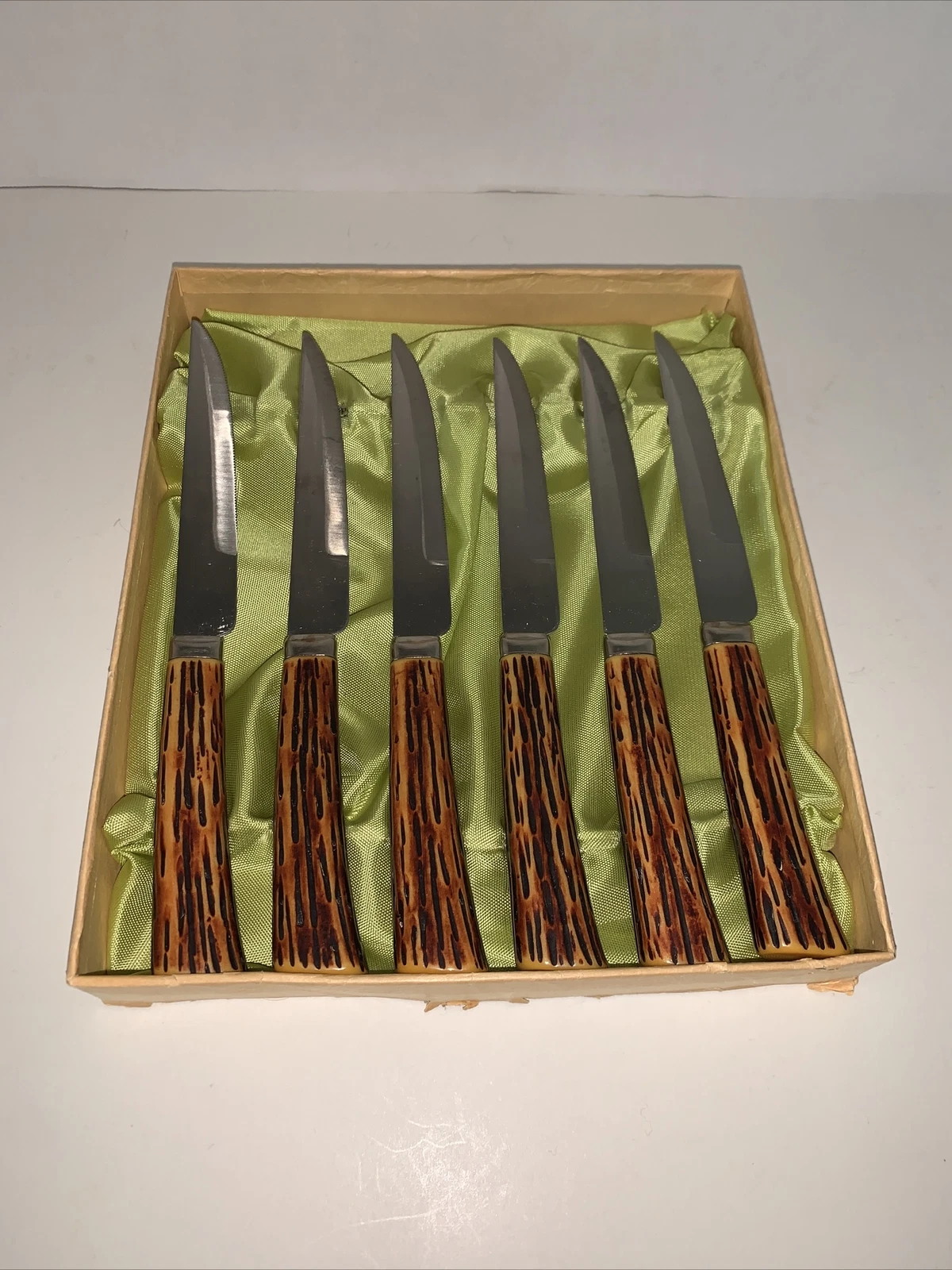Vintage Everbrite Stainless Steel Steak Knives bakelite handles faux stag horn
