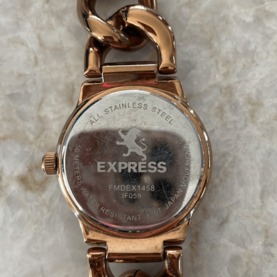 Express woman display picture 3