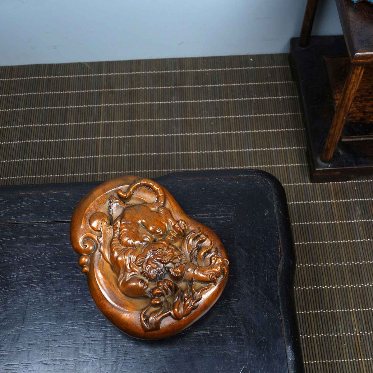Chinese Natural Boxwood Hand-carved Exquisite Tiger Statue Chinese Natural Boxwood Hand-carved Exquisite Tiger Statue