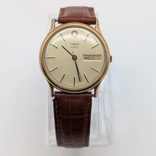 Vintage Timex Q Quartz Day Date Watch Runs 34mm Gold Tone Men's Wristwatch