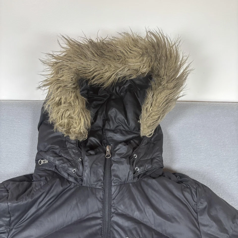 Abrigo largo acolchado Marmot para mujer grande negro Montreaux imitación piel capucha plumón polar Foto 2 de 4