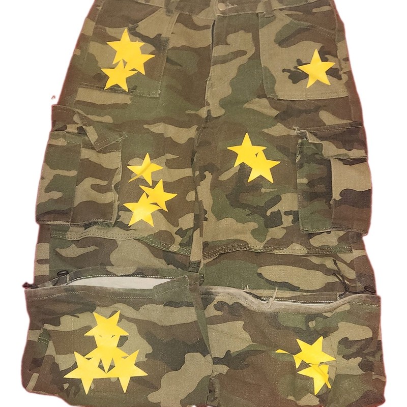 Men’s Green Brown Camo Cargo Pants Yellow Star Patches Straight Leg Size 32