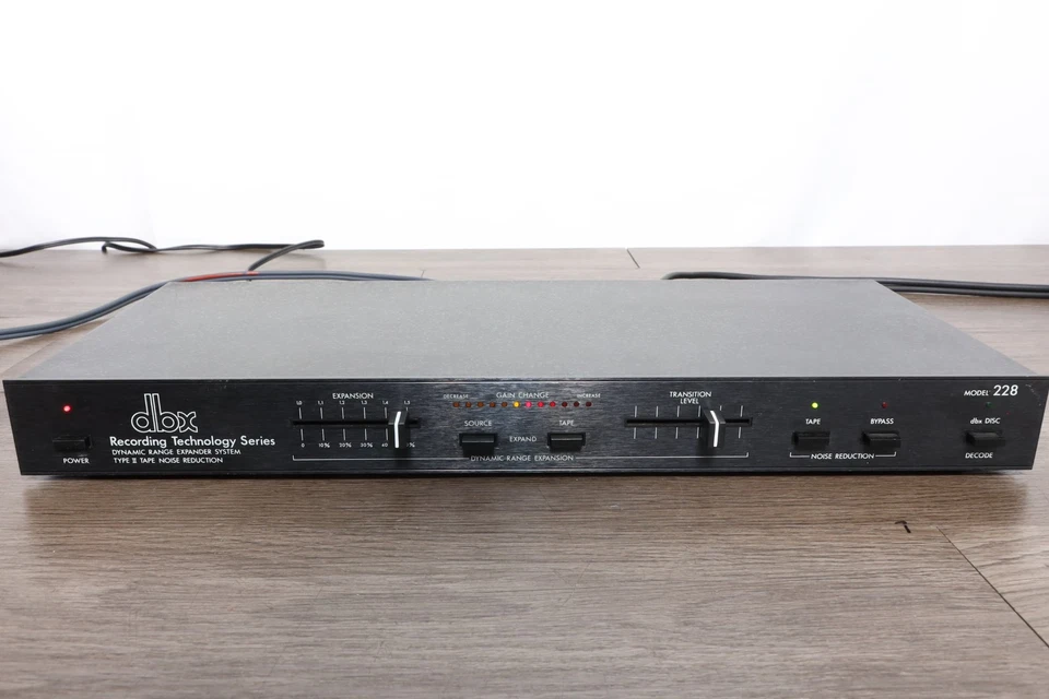Equipo de audio expansor de rango dinámico dbx MODELO 228 REDUCCIÓN DE RUIDO Foto 2 de 4
