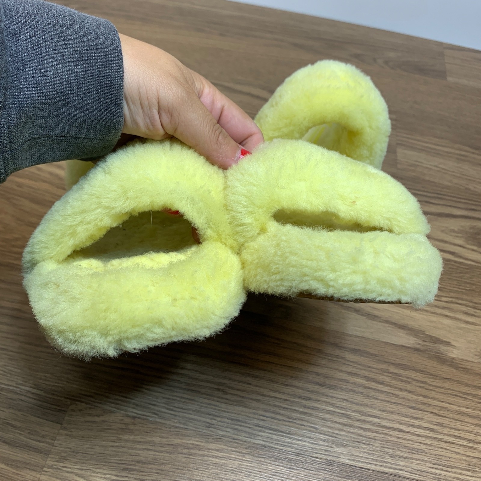 PANTOFOLA D’ORO Ciabatta UGG Oh Yeah Slide taglia 10 gialla slingback tinta pelliccia di pecora cinturino posteriore