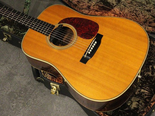 Martin HD-28V Fishman Rare Earth Single 2000 Used Acoustic Guitar - Picture 4 of 11