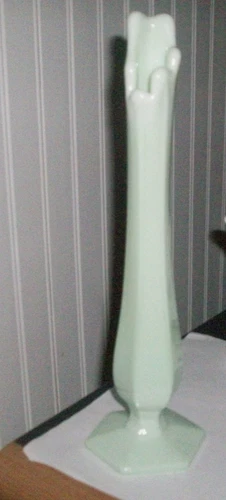 Vintage Westmoreland unmarked green jadeite milkglass footed swung bud vase 10"