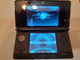 Nintendo 3DS 2GB with Circle Pad Pro- Complete CIB- Excellent Condition- US Ver