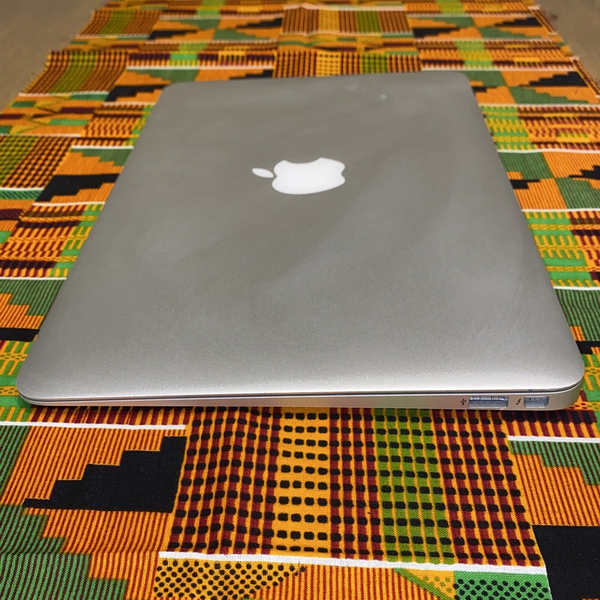 2015 Apple MacBook Air A1465 11” Core i5 1.6GHz 4GB RAM