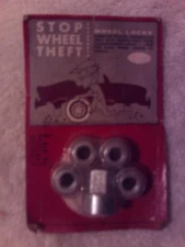 HOLLYWOOD ACCESSORIES WHEEL LOCKS Vintage FITS ALL CHEVROLET 7/16" X 20
