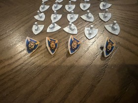 LEGO 3846px5 Lion Head Shield from Lego Sets 6091 6098 6095 4816 King Leo Lot