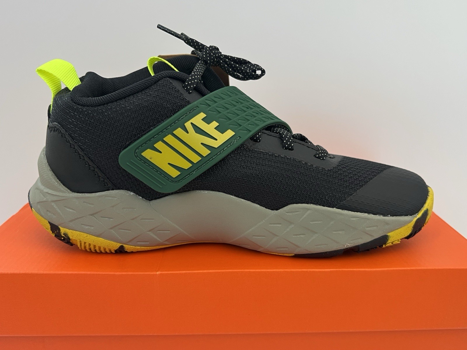 Size 6 Youth US - Nike Team Hustle D 12 Big Kids' Basketball