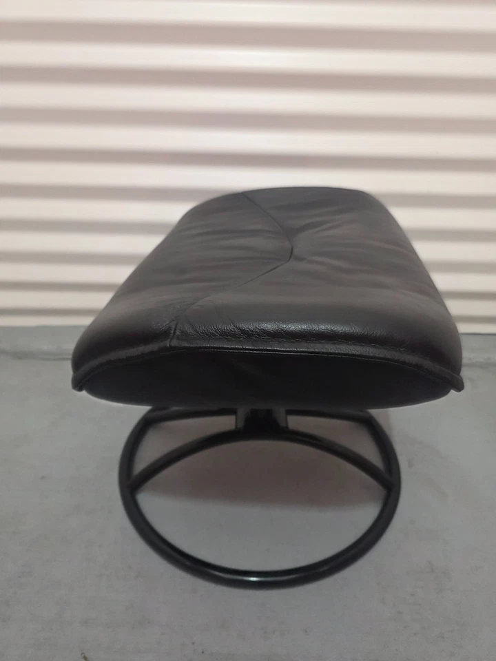 Otomana Ekornes Stressless Vintage Cuero Negro Marco Negro | SIN Función de Inclinación Foto 4 de 4