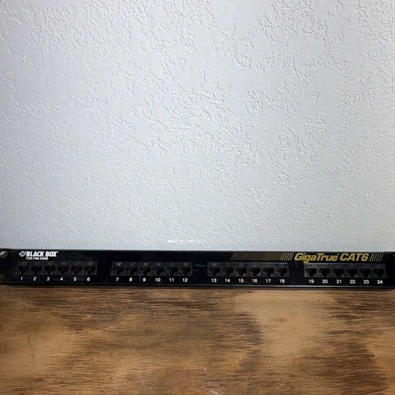 Black Box GigaTrue CAT6 24-Port RJ-45 1U 19 in Rackmount Patch Panel