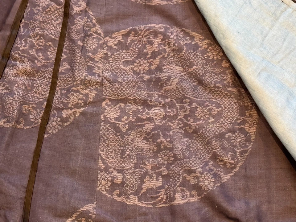 Falda China Siglo XIX Bordada Seda Dos Dragones Persiguiendo Perla Llameante Foto 4 de 4