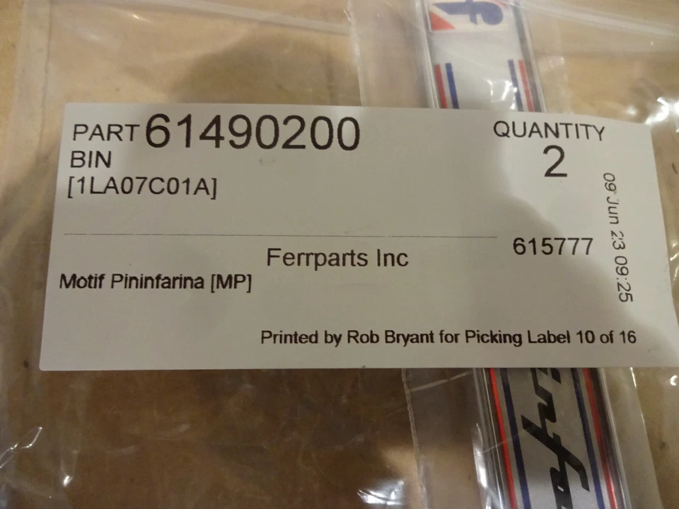 Ferrari Testarossa - Motivo "Pininfarina" P/N 61490200 Foto 4 de 4