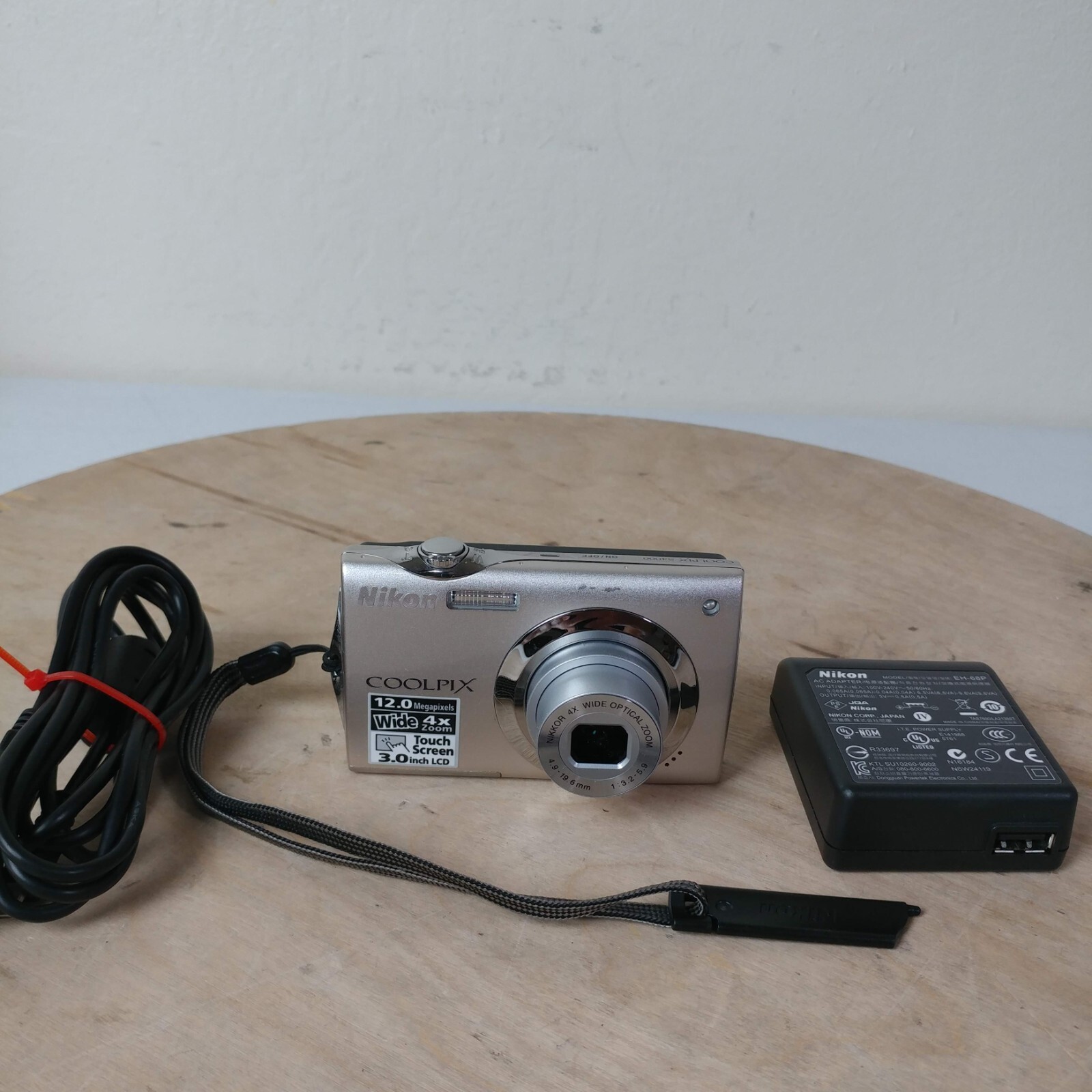 Nikon Coolpix S4000 12.0 MP Silver Digital Camera Touchscreen w/ Charger Tested