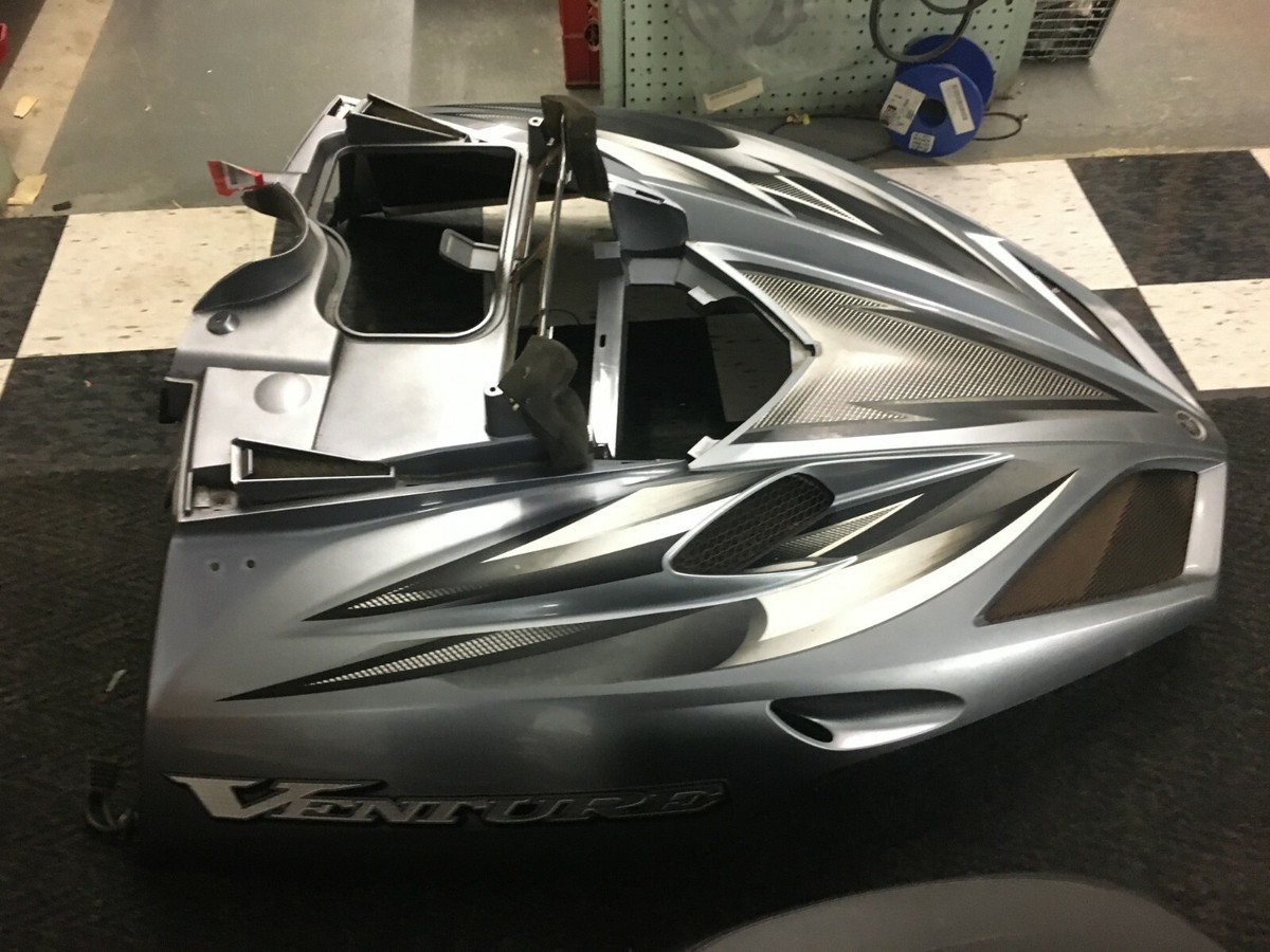 2004 Yamaha Venture 600 Snowmobile Hood Shroud Silver w Venture