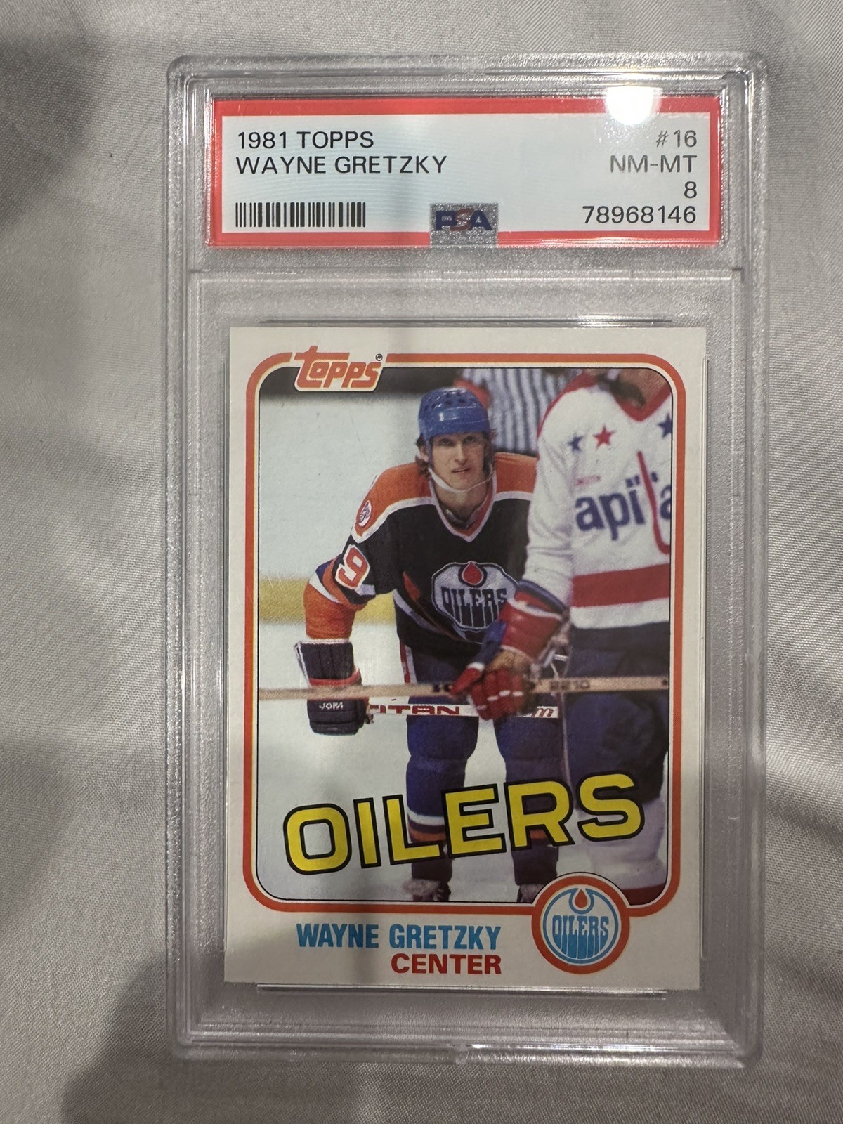 1981-82 Topps - Wayne Gretzky #16 PSA 8