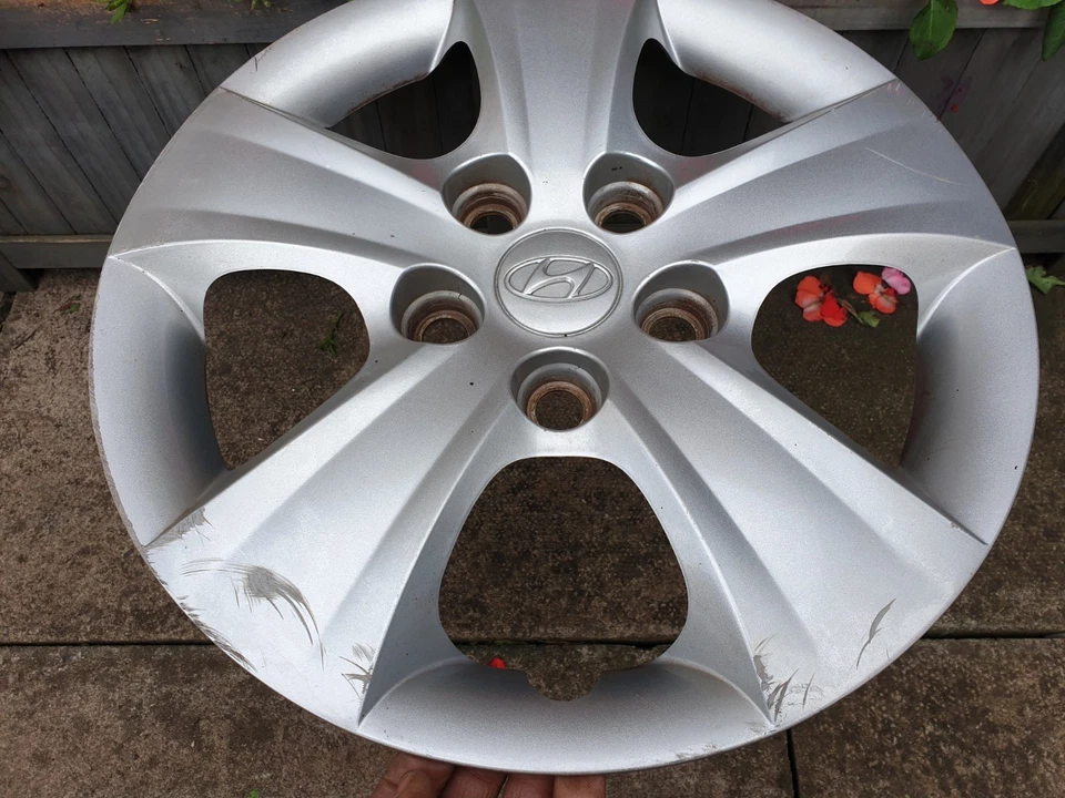 One Genuine Hyundai i30 15" Wheel Trim Hub Cap x1 - Image 4 of 4