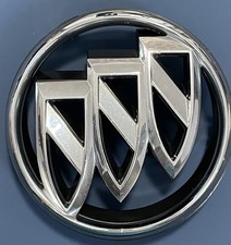 2010-2013 Buick Lacrosse Allure Oem Front Emblem Assembly 20845245