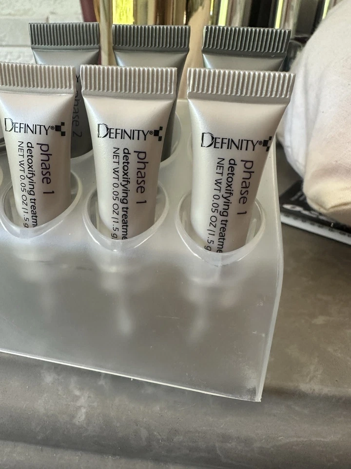 NEW OLAY DEFINITY 14 DAY SKIN REHABILITATION INTENSIVE 3-PHASE TREATMENT - Image 3 of 4