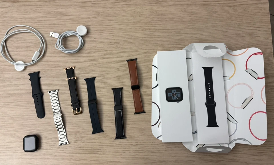 Apple Watch SE 40mm + Accessori e Cavo di ricarica, foto 3 di 5