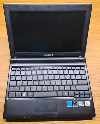 Samsung N102 SP Netbook, 10,1" 320GB, Intel Atom, QWERTY + Hebräisch Tastatur - Bild 1 von 4