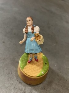 Wizard Of Oz Dorothy & Toto Figurine Music Box Vintage 1989