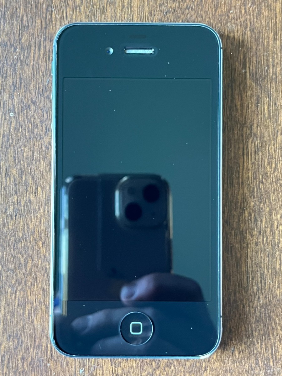 Apple iPhone 4S Black 8GB Model A1387 with Case and Original Box