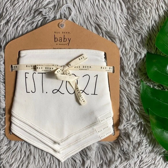 NWT Rae Dunn white and black baby baby bibs