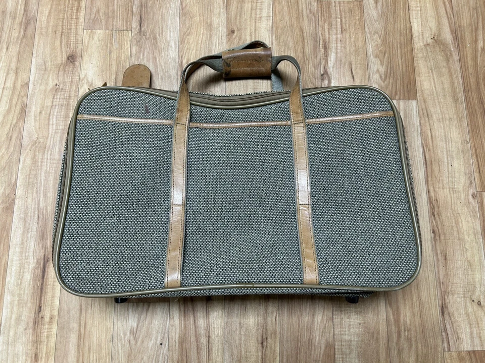 Vintage Hartmann Tweed Clothing carry on - Image 4 of 4