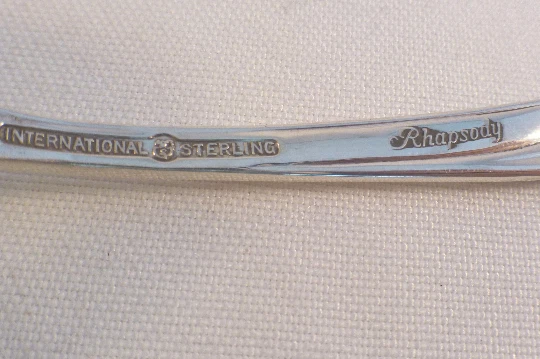 Tamiz de azúcar perforado Rhapsody nuevo de International Sterling-6" Foto 2 de 4