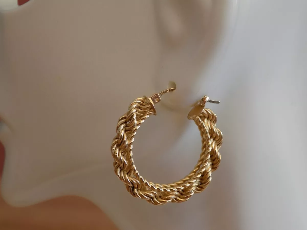 Chanel - Authenticated Earrings - Gold for Women, Never Worn