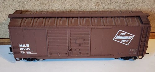 Milwaukee 40' DD boxcar 18020 w/ Kadee Metal Wheels Accurail 3017 Built HO Scale - Picture 3 of 7
