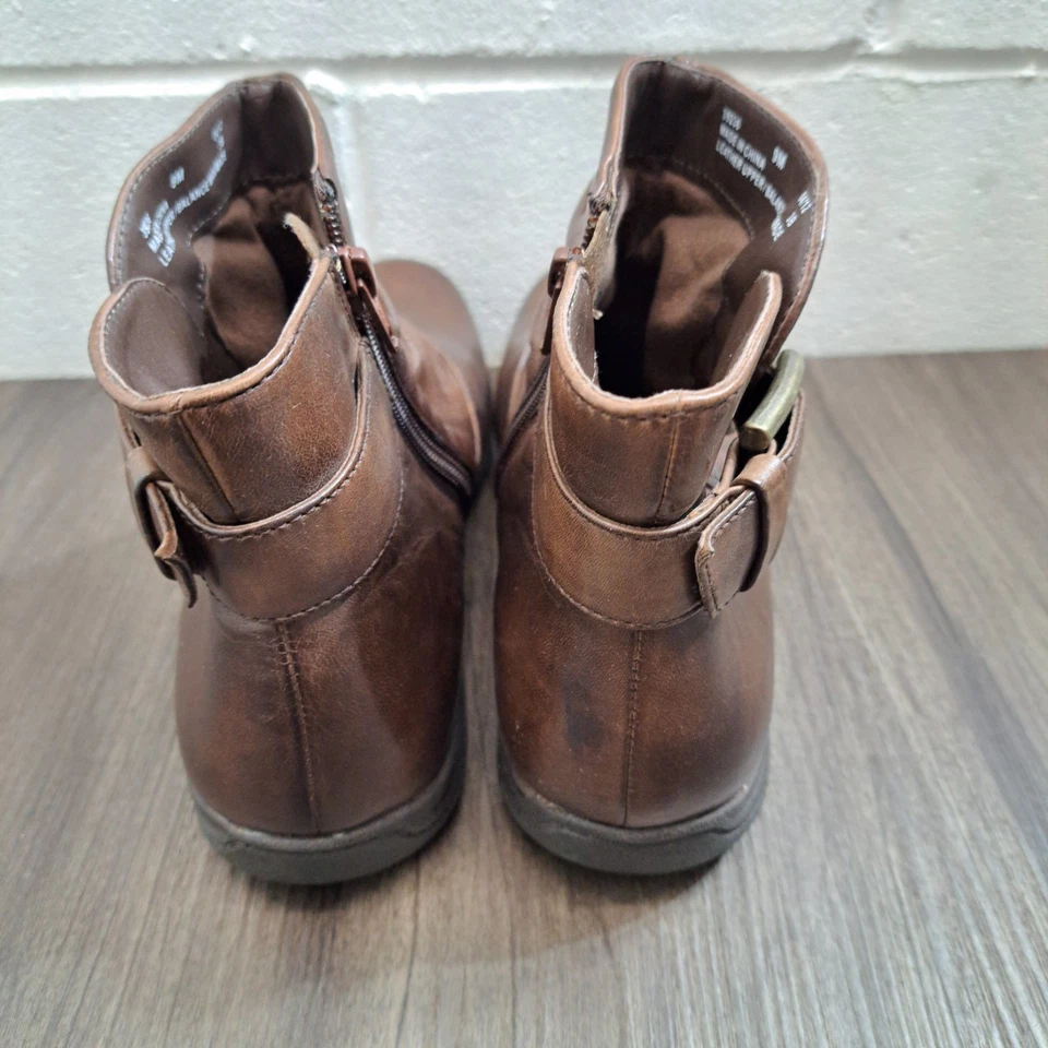 Botas Clark's Slouch couro marrom zíper lateral com fivela ajustável femininas tamanho 9M - Imagem 3 de 4