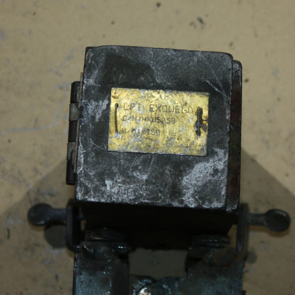 Erico Cable to Cable Copper Thermite Graphite Welding Mold handle clamp HXU5050 - Image 2 of 4