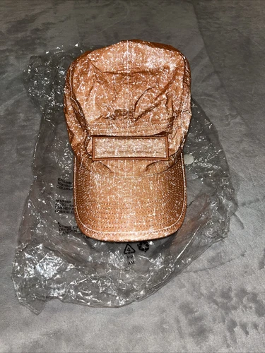 Casquette de camp orange mouchetée réfléchissante suprême OS FW20 portée pour photo