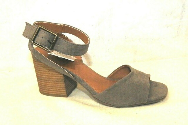 brown strappy block heels