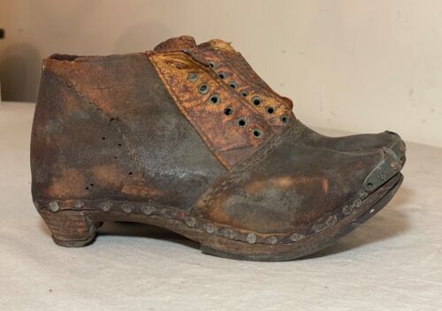 rare paire antique années 1870 semelle bois cuir laiton clouté chaussures enfants - Photo 1 sur 11