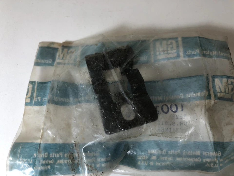 Clip de retención de varilla de hélice para capó Chevy Celebrity Pontiac 6000 NOS GM 10026596 NUEVO OEM Foto 2 de 3